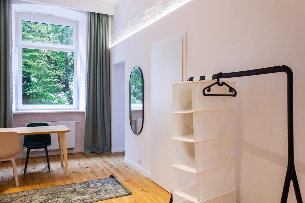Apartament Z Upadkiem Ikara / Apartment With The Fall Of Icarus Лодз Екстериор снимка