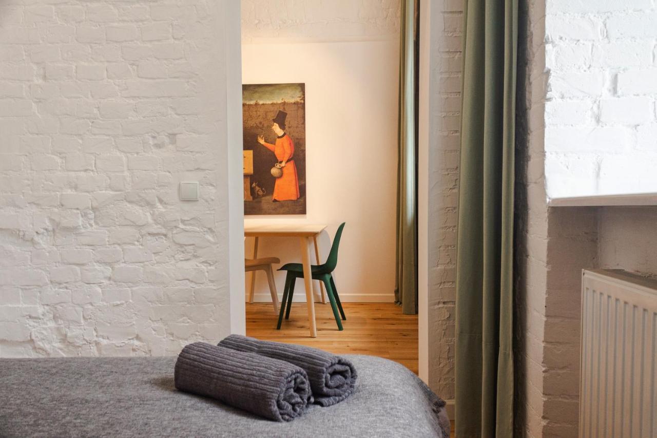 Apartament Z Upadkiem Ikara / Apartment With The Fall Of Icarus Лодз Екстериор снимка