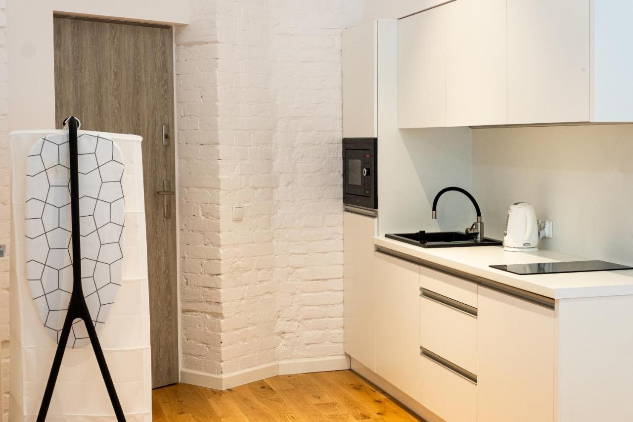 Apartament Z Upadkiem Ikara / Apartment With The Fall Of Icarus Лодз Екстериор снимка