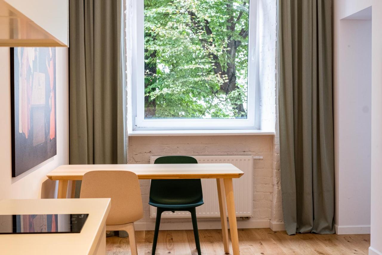 Apartament Z Upadkiem Ikara / Apartment With The Fall Of Icarus Лодз Екстериор снимка