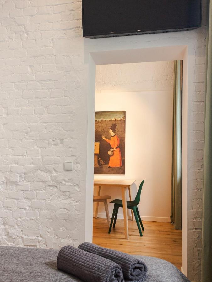 Apartament Z Upadkiem Ikara / Apartment With The Fall Of Icarus Лодз Екстериор снимка