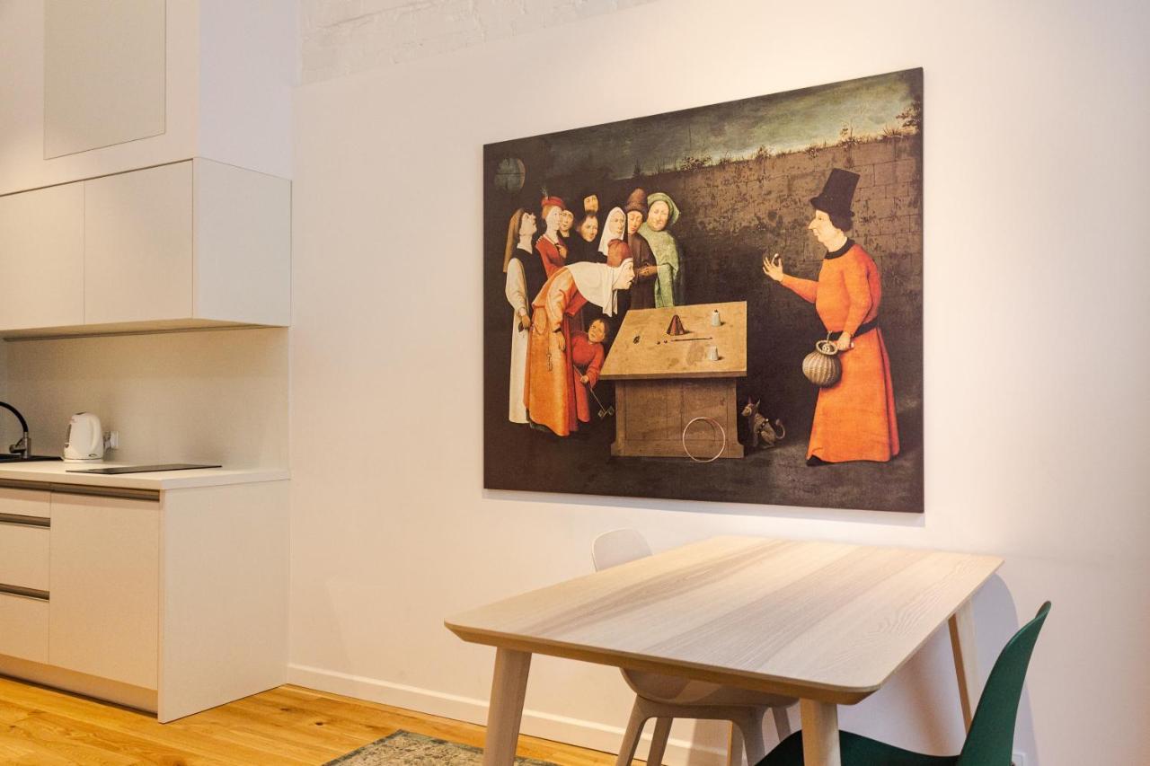 Apartament Z Upadkiem Ikara / Apartment With The Fall Of Icarus Лодз Екстериор снимка