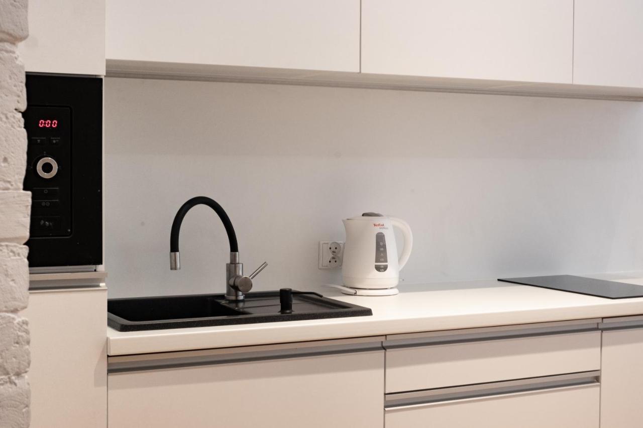 Apartament Z Upadkiem Ikara / Apartment With The Fall Of Icarus Лодз Екстериор снимка